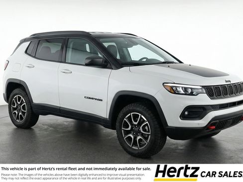 Used 2025 Jeep Compass Trailhawk image 1