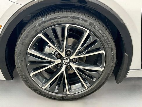 New 2027 Toyota Prius XLE FWD image 27