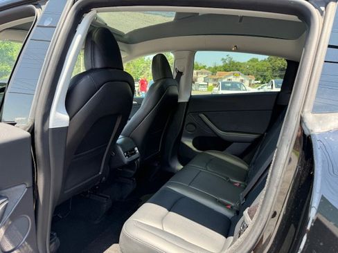 Used 2023 Tesla Model Y Long Range AWD/4WD image 11