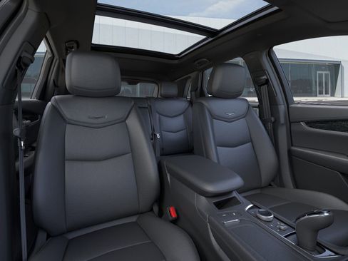 New 2026 Cadillac XT5 Premium Luxury w/ LPO, Floor Liner Package image 17