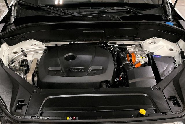 Certified 2024 Volvo XC90 T8 Plus w/ Protection Package Premier AWD/4WD image 13