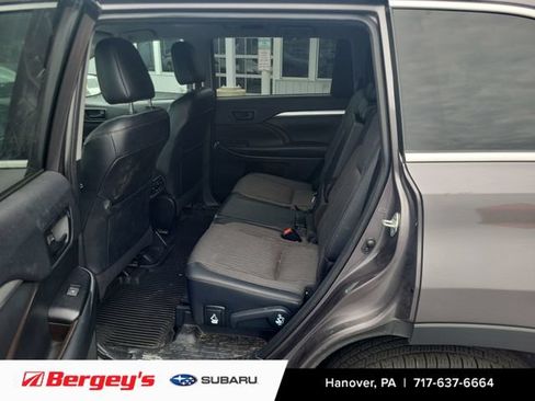 Used 2019 Toyota Highlander Plus AWD/4WD image 10