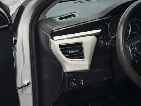 Used 2014 Toyota Corolla LE FWD image 17
