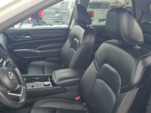 Used 2023 Nissan Pathfinder SL image 24