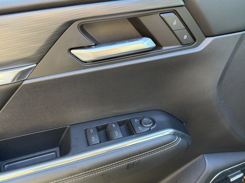 Used 2024 GMC Acadia Elevation w/ Luxury Package image 12