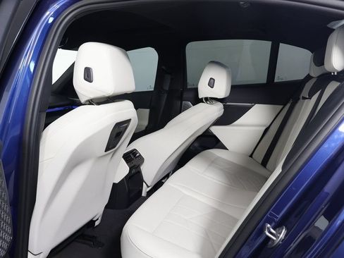 Used 2024 BMW i5 eDrive40i w/ Premium Package RWD image 11