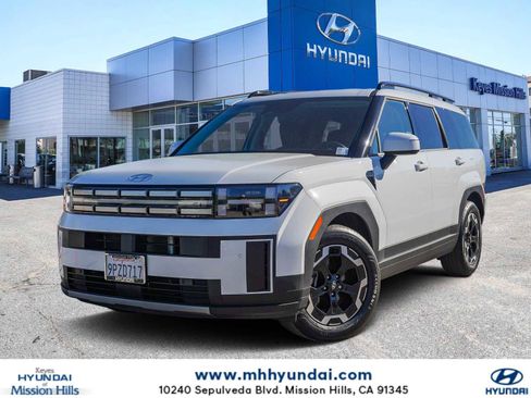 Used 2025 Hyundai Santa Fe SEL image 1
