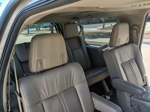 Used 2017 Lincoln Navigator L Select image 15