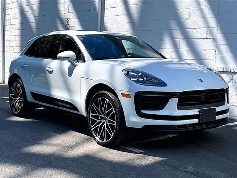 Certified 2026 Porsche Macan AWD/4WD image 7