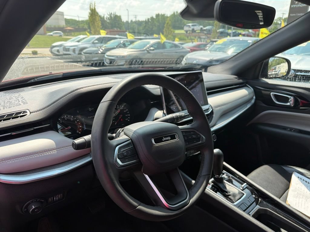Used 2025 Jeep Compass Limited AWD/4WD image 18