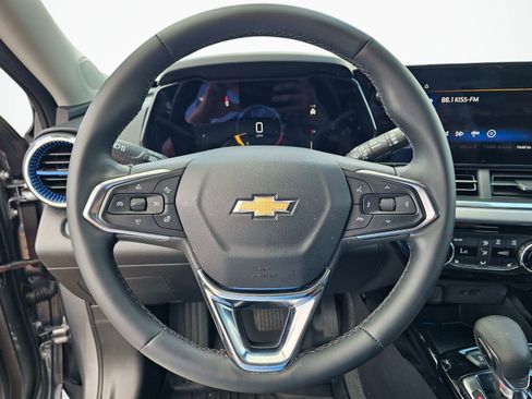 Used 2025 Chevrolet Trax LT w/ Driver Confidence Package FWD image 19