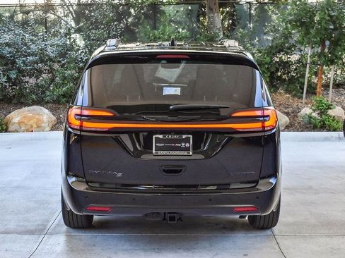 New 2026 Chrysler Pacifica Limited w/ S Appearance Package FWD image 5