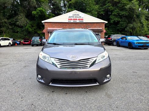 Used 2011 Toyota Sienna XLE image 2