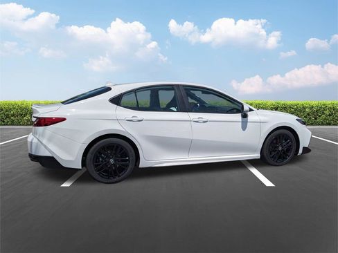 New 2026 Toyota Camry SE w/ Convenience Package FWD image 4