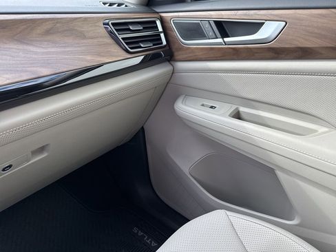 Certified 2024 Volkswagen Atlas SE image 29