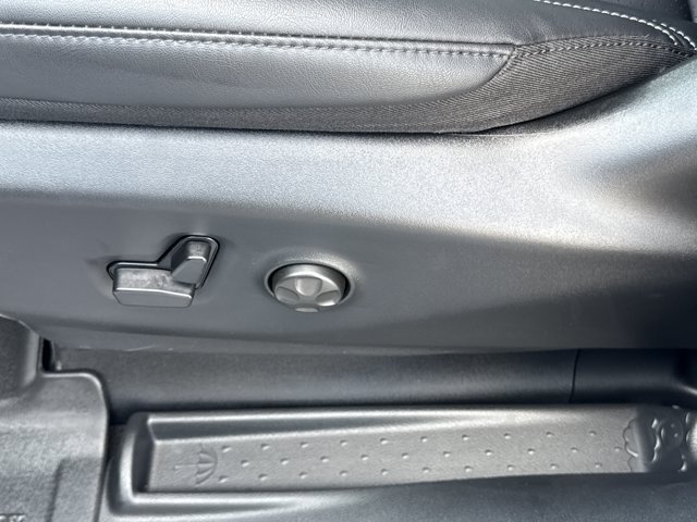 Used 2026 Chrysler Pacifica Select FWD image 16