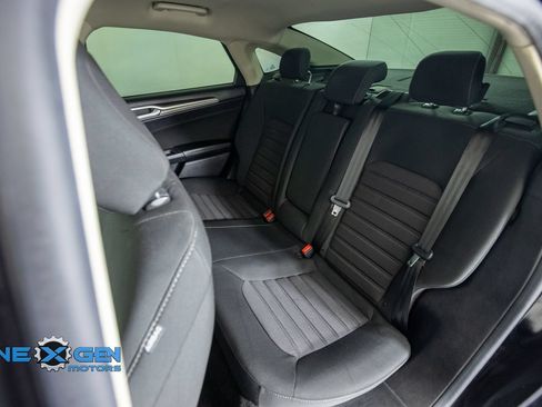 Used 2020 Ford Fusion SE FWD image 33