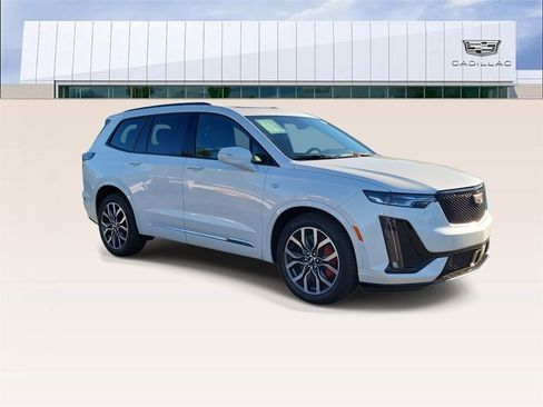 Used 2025 Cadillac XT6 Sport w/ Technology Package image 2