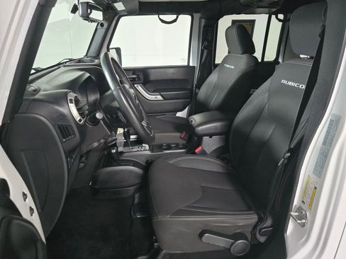 Used 2017 Jeep Wrangler Unlimited Rubicon w/ Connectivity Group image 14