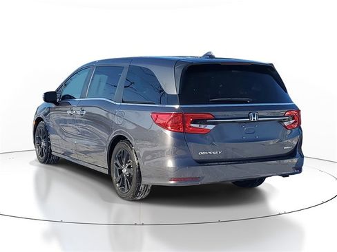 Used 2024 Honda Odyssey Touring image 3