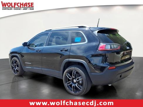 Used 2021 Jeep Cherokee Latitude Plus FWD image 3