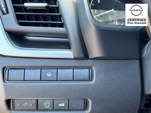 Certified 2025 Nissan Rogue SV AWD/4WD image 28