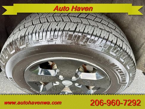 Used 2011 Jeep Grand Cherokee Laredo AWD/4WD image 14