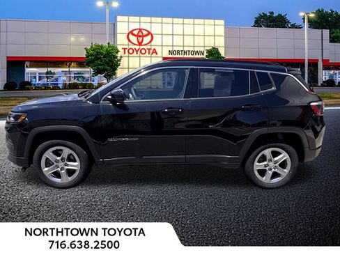 Used 2023 Jeep Compass Latitude w/ Convenience Group AWD/4WD image 2