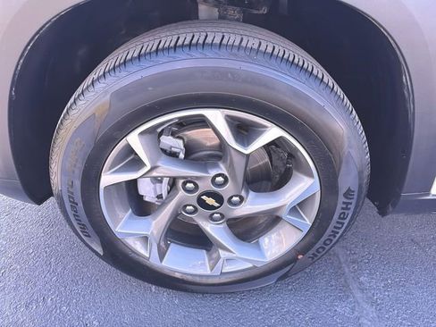 Used 2024 Chevrolet Trax LT w/ LT Convenience Package FWD image 31