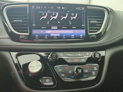 New 2026 Chrysler Pacifica Select image 26