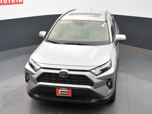 Used 2022 Toyota RAV4 XLE Premium image 26