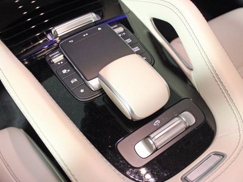 Certified 2024 Mercedes-Benz GLS 450 4MATIC image 25