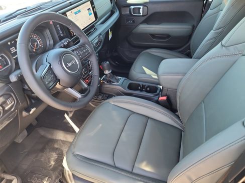 New 2025 Jeep Gladiator Mojave image 23