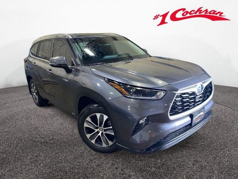 Used 2021 Toyota Highlander XLE image 1
