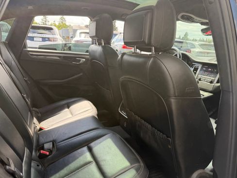 Used 2018 Porsche Macan AWD/4WD image 19