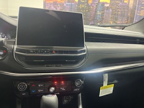 New 2026 Jeep Compass Latitude image 14