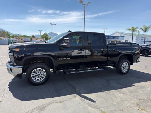 Used 2025 Chevrolet Silverado 2500 LT w/ Convenience Package AWD/4WD image 5