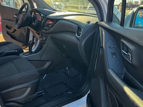 Used 2018 Chevrolet Trax LS image 13