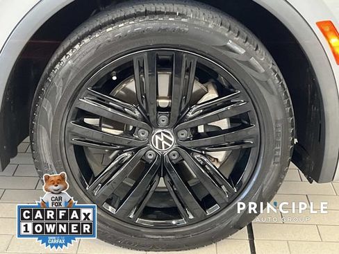 Used 2022 Volkswagen Tiguan SE R-Line FWD image 4