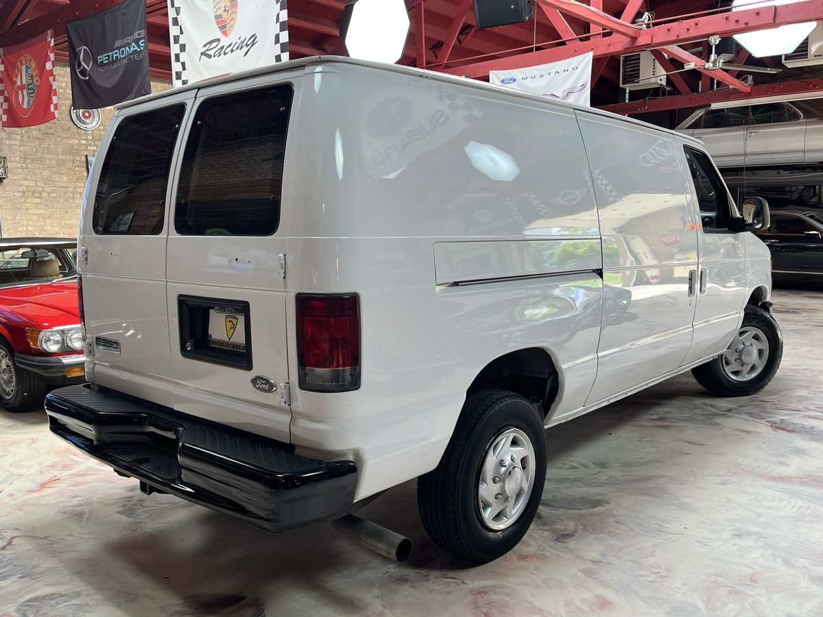 Used 2009 Ford E-350 and Econoline 350 Super Duty RWD image 2