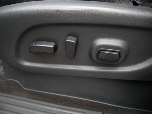Used 2018 Nissan Titan SL w/ Midnight Edition AWD/4WD image 12