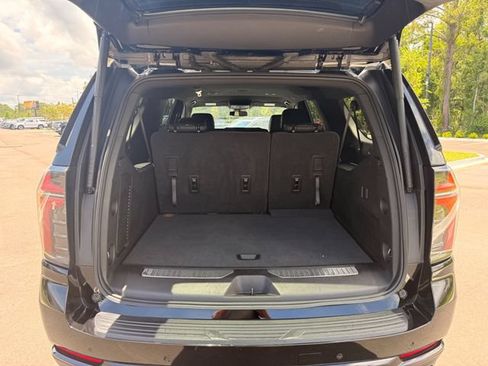 Used 2025 Chevrolet Suburban Z71 AWD/4WD image 15