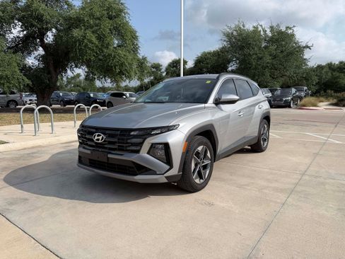 Used 2025 Hyundai Tucson SEL FWD image 2