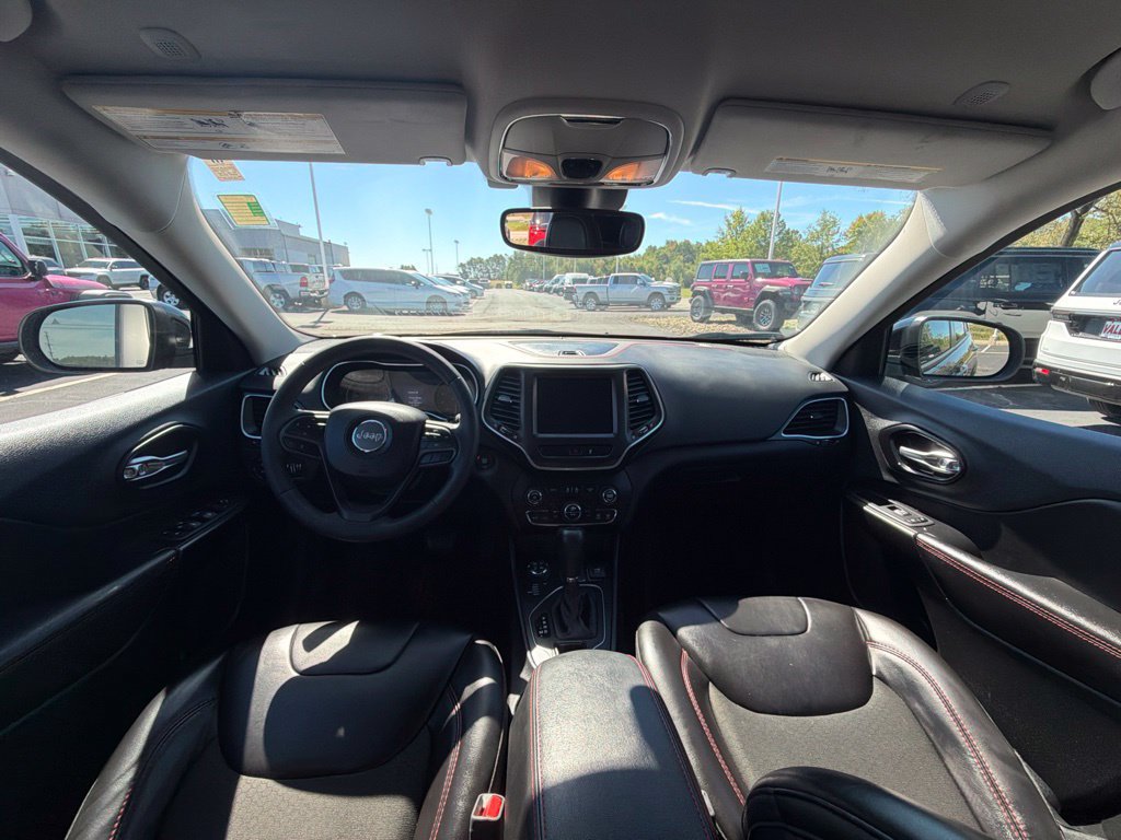 Used 2022 Jeep Cherokee Trailhawk AWD/4WD image 33