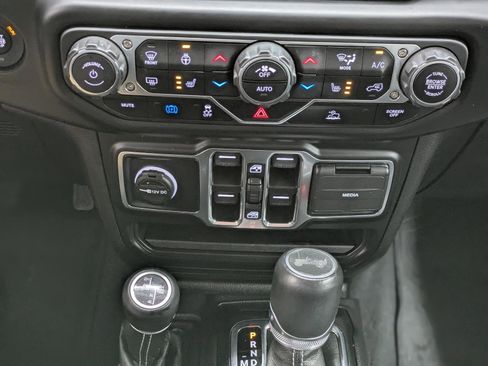 Used 2022 Jeep Wrangler Unlimited Sahara w/ Cold Weather Group image 29