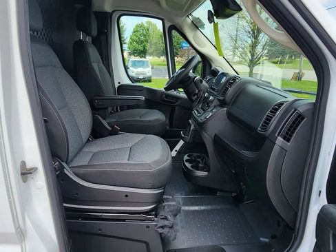 Used 2025 RAM ProMaster 2500 w/ U-Haul Equipment Group FWD image 17