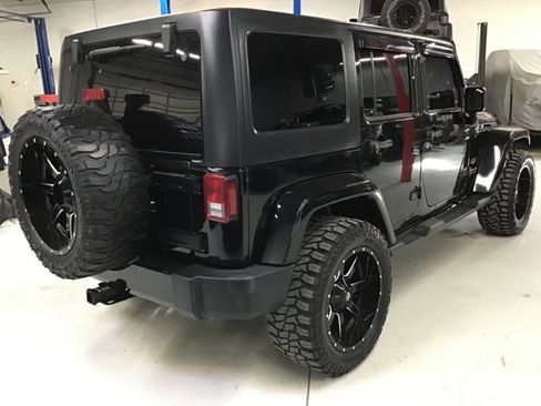 Used 2017 Jeep Wrangler Unlimited Sahara w/ Connectivity Group image 5