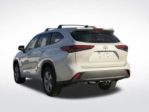 Used 2023 Toyota Highlander L image 13