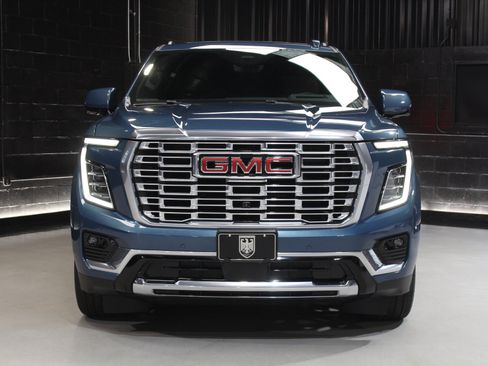 Used 2025 GMC Yukon Denali w/ Denali Reserve Package AWD/4WD image 8