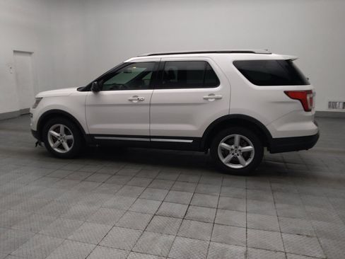 Used 2019 Ford Explorer XLT FWD image 3